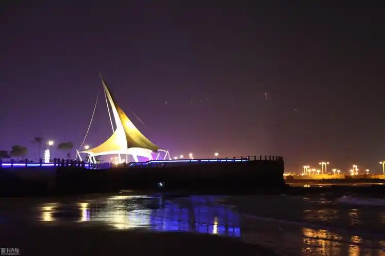 > 海边夜景