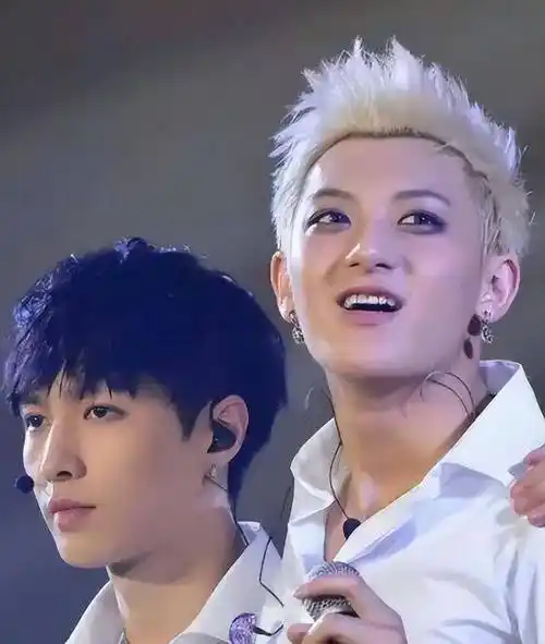 一位好事将近,这2位男顶流现状相差大_张艺兴_鹿晗_关晓彤