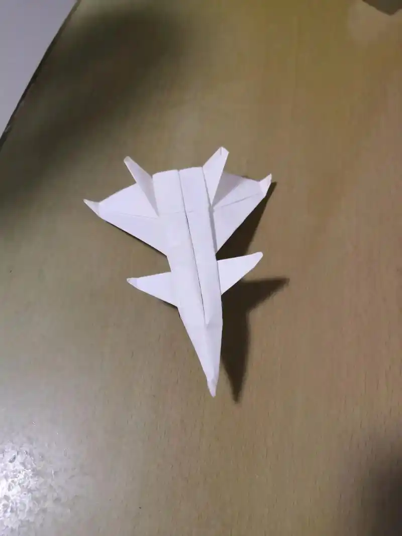 儿子手工制作的歼20纸飞机模型,及部分武器想象形状! - 抖音