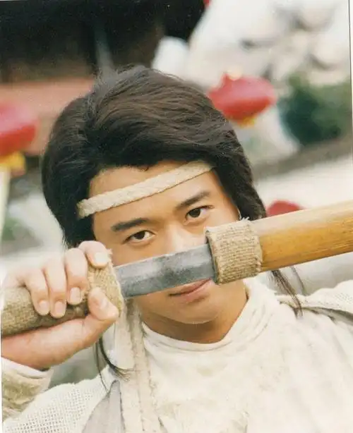 对吴京最早的印象是《小李飞刀》里的阿飞,李寻欢的结义兄弟,痴情仗义