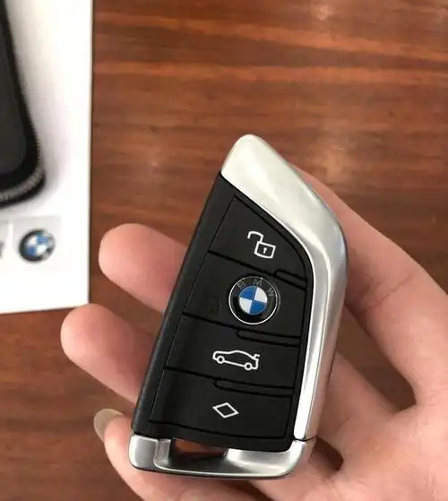 宝马3系提车作业等车半年多宝马330i提车记分享动力方面真的猛