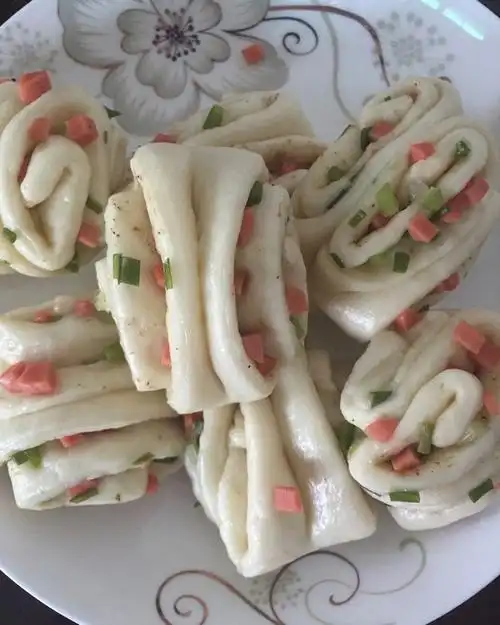 wm1978做的最好吃的火腿葱香花卷—附让葱不变黄的小窍门