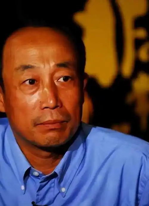 演员孙海英辟谣回国消息,称现在言论自由很开心,没啥事不会回来_中国