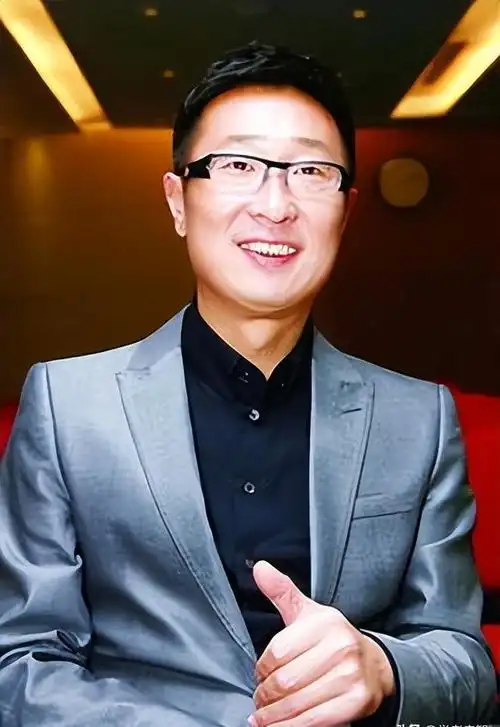 林永健:穷小子娶最美军花,走红18年零绯闻,靠3招战胜婚姻危机