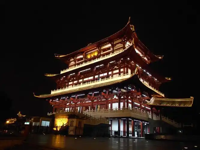 如今的杜甫江阁是长沙标志性建筑之一,也是怀旧游览的好地