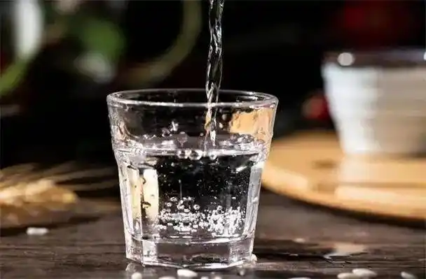 酒桌上的"潜规则":倒酒里藏着"大学问",不懂迟早要吃亏.