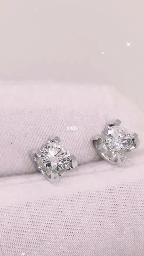 18k白金牛头钻石耳钉