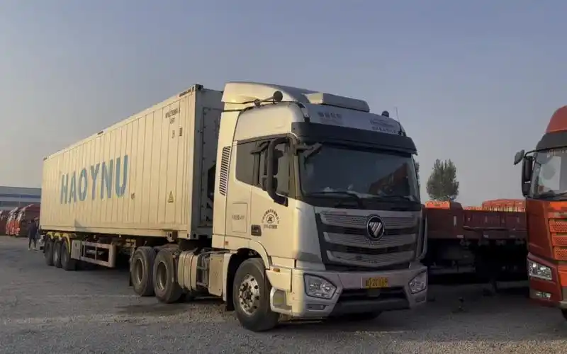 二手货车市场刚回来一台三年整欧曼510 半挂车zf16速带液缓13米95锣响