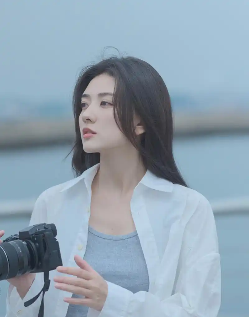 梁洁这组海边照片,还是挺有感觉的.