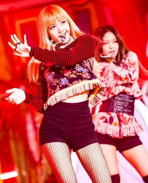 她是yg首个出道的外国人四代女团舞蹈天才blackpink小甜豆lisa