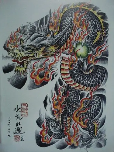 披肩龙半胛纹身