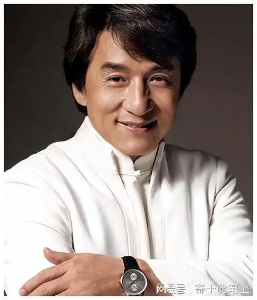 头发花白,眼神无光,成龙现状令人唏嘘,但更糟糕的事情不止于此