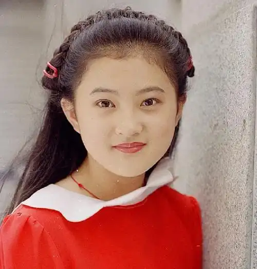 1998年,18岁的金铭第1次参加了快乐大本营,让观众看到了长大的金铭