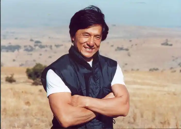 成龙发文庆祝70岁生日,能老,是件幸运的事!