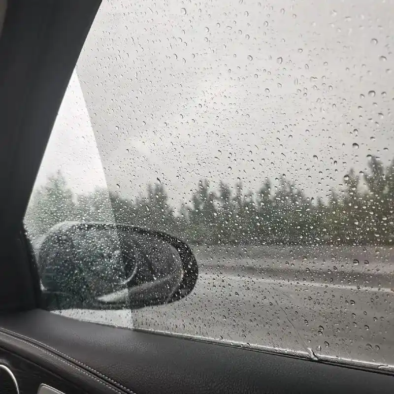 困在情绪天#下雨天 #车窗外 #阴天雨天模糊了视线 - 抖音
