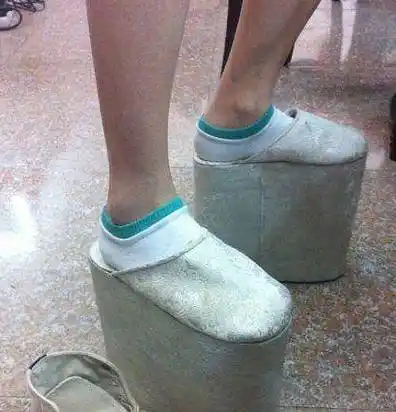 搞笑图片幽默段子笑话:哥们,你这双增高鞋真的很高啊_眼镜_朋友_老