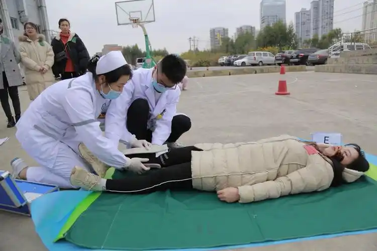 院前急救 "救"在身边---来宾市人民医院成功进行2019年院前应急救援