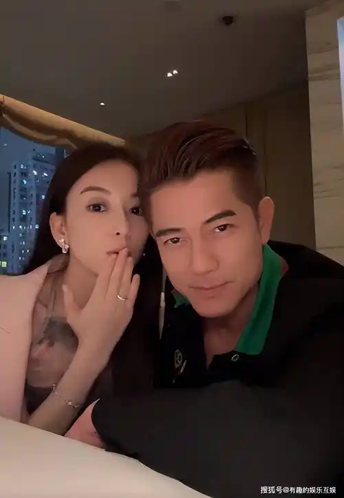 郭富城陪方媛逛街又被偶遇!