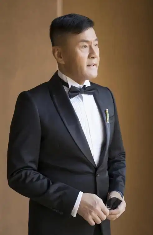 老戏骨于荣光:出道41年0绯闻,为何到了63岁,妻子却跟他离了婚?