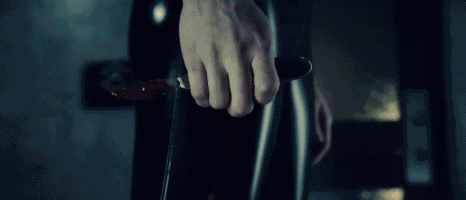 搞笑gif:你俩生了孩子我决定放弃我的广场舞事业!