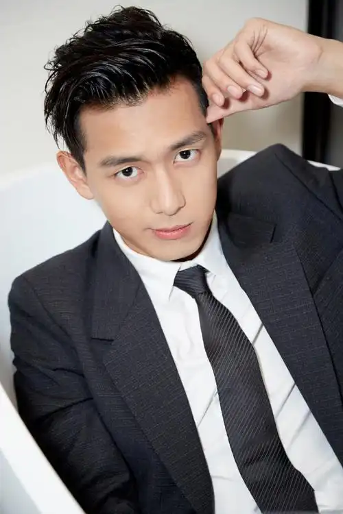 185cm/出生地:湖北省荆州市/出生日期:1991年10月19日简介:李现,1991