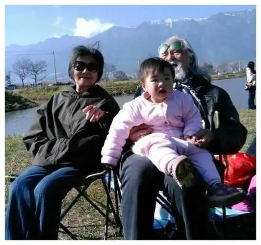 84岁王德顺不像同龄人就算了,再看46岁女儿,吃保鲜剂了?