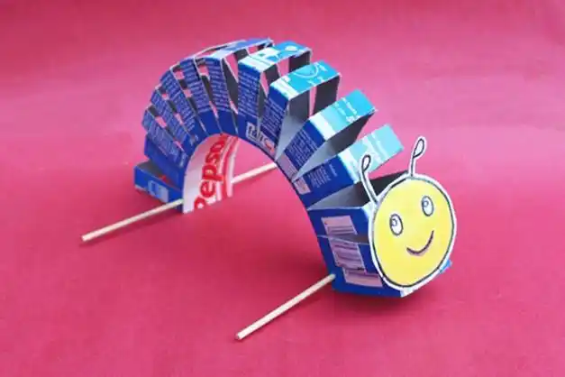 废物利用简单手工:牙膏盒变废为宝制作会动的毛毛虫玩具(步骤图解)