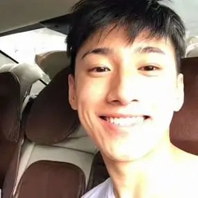 头像图片男生成熟稳重少年面孔下的成熟心