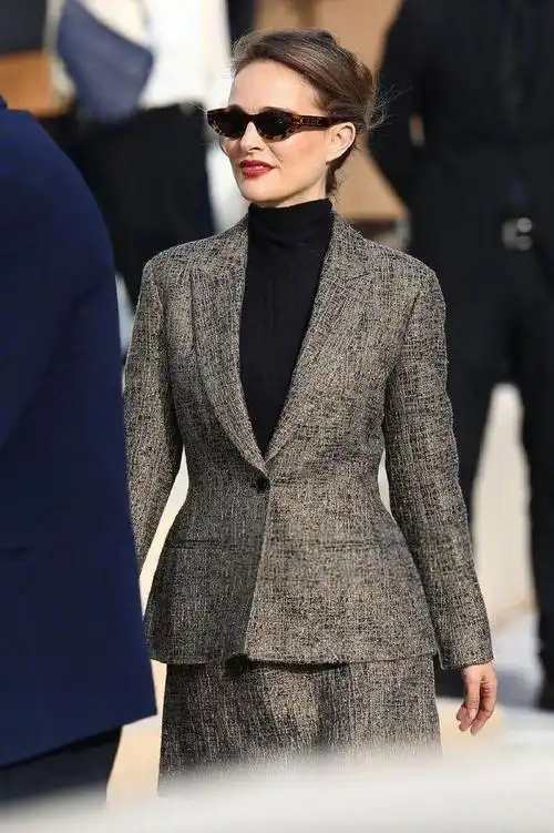 娜塔莉波特曼natalieportman亮相dior2024秋冬系列发布秀的