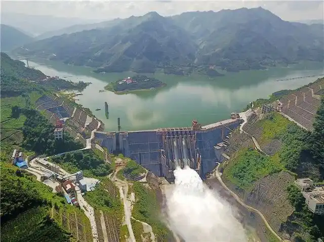龙滩水电站.