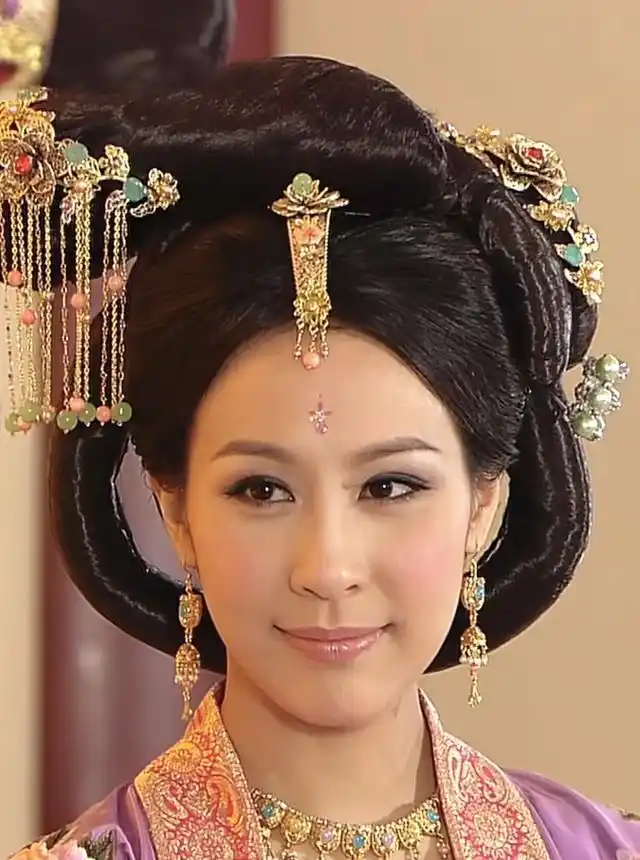 《宫心计》中的何采女,知书达理,本性善良,有恩必报