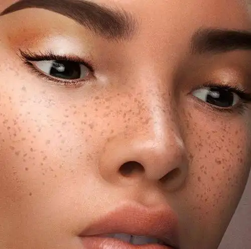 美国版的"初音未来",原来是个穿supreme的潮流it girl?