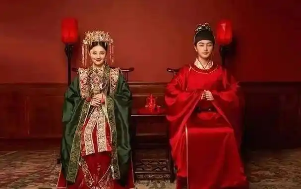 浅谈唐朝时期,红男绿女婚嫁,其礼服特征及研究_穿着_婚礼_衣服