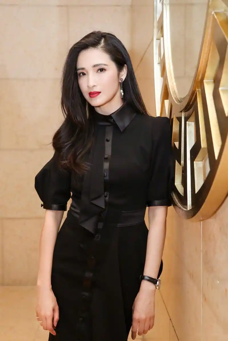 让中国民族服饰成为时尚潮流,这是马艳丽 一直努力的方向,恭喜maryma