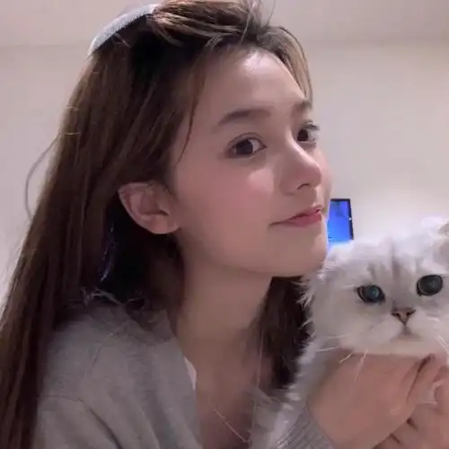 气质撩人的简单大方微信女生头像