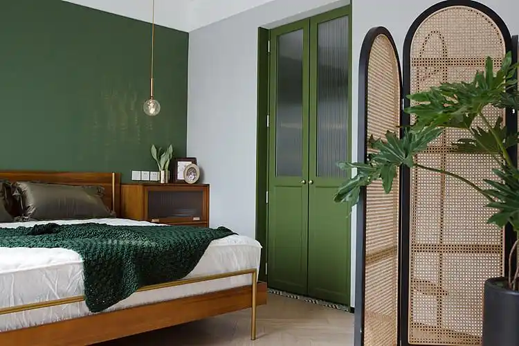 复古绿原来这么美!她把143㎡的家变成植物园,像活在森林里