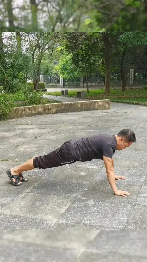 俯卧撑#标准俯卧撑示范,你做对了吗?