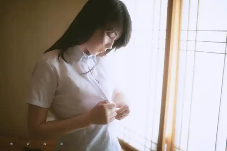 青春期少女的躁动情窦青涩学生制服诱惑诱惑写真图片