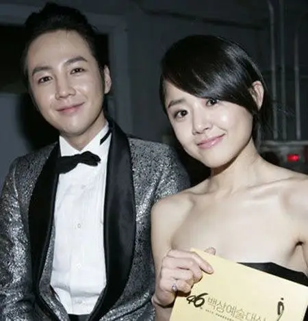 图文根英张根硕亲密照曝光疑似因戏生情