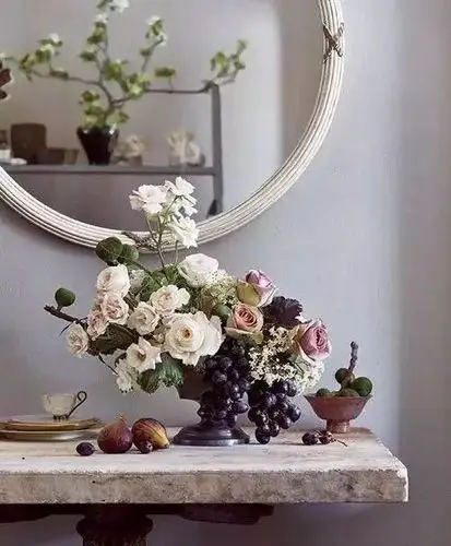 西式插花花艺的分类在居住空间中搭配花卉和绿植虽然看似简单,但其实