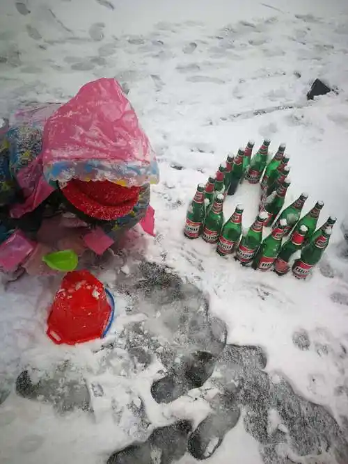 路边发现了一堆啤酒瓶,我们动手给个心完美