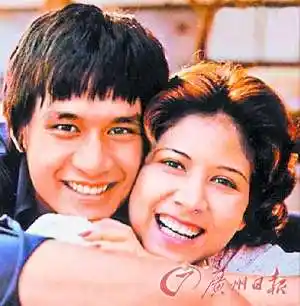 著名歌星甄妮给亡夫生孩子情感华人