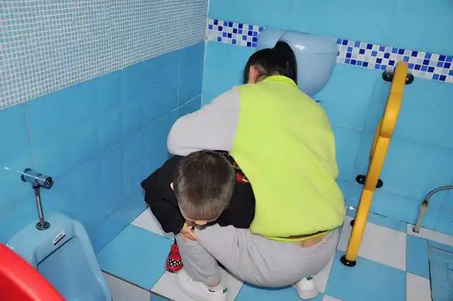 宝宝一拉臭臭就用湿纸巾擦别乱用当心红屁屁找上门