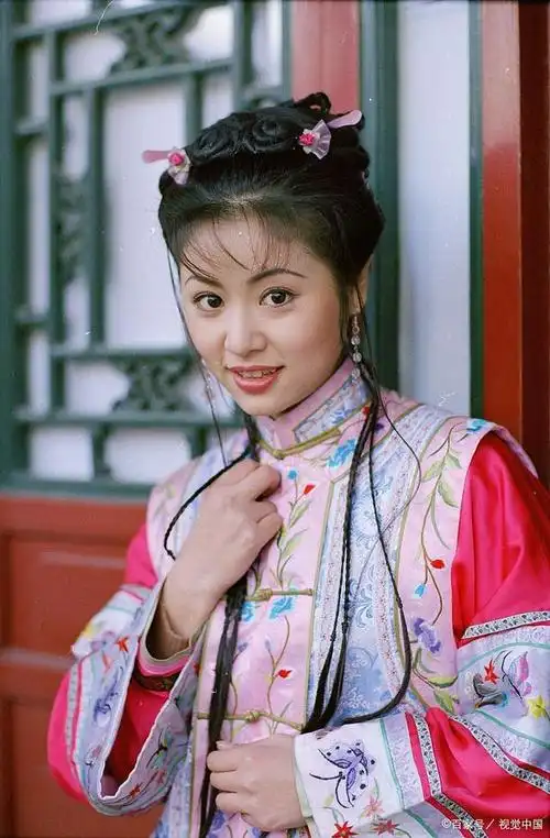 《还珠格格》:同样是才女,为什么紫薇知画爱炫技,晴儿却低调?