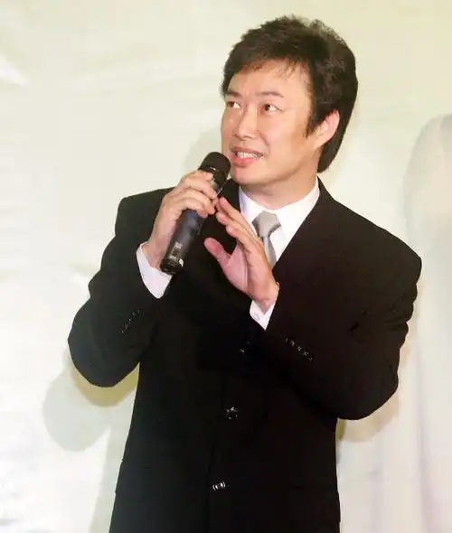 回顾至今未婚的8位男主持人多人情史简单各有各难言的苦衷