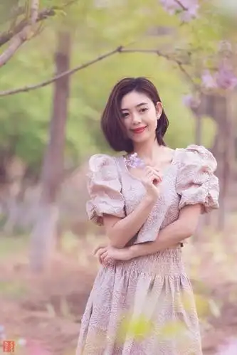 经典好看的8个拍照姿势,简单易懂,掌握起来轻松拍出好照片