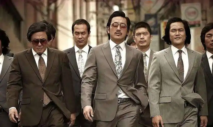 台湾黑帮大佬梦想祖国统一,高调扛五星红旗游行_安乐_陈启礼_两岸