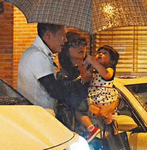 霍汶希女儿生父疑曝光被曝是内陆富商贺丹青图