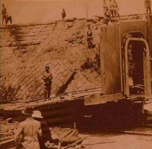 张作霖皇姑屯被炸现场:照片中出现一个不该出现之人