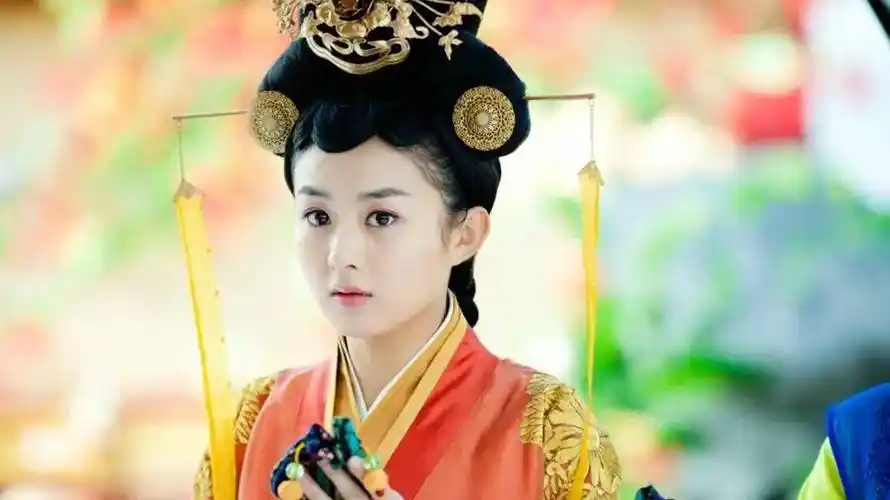 "大饼脸"赵丽颖,出走时是土妞,归来时已高攀不起!